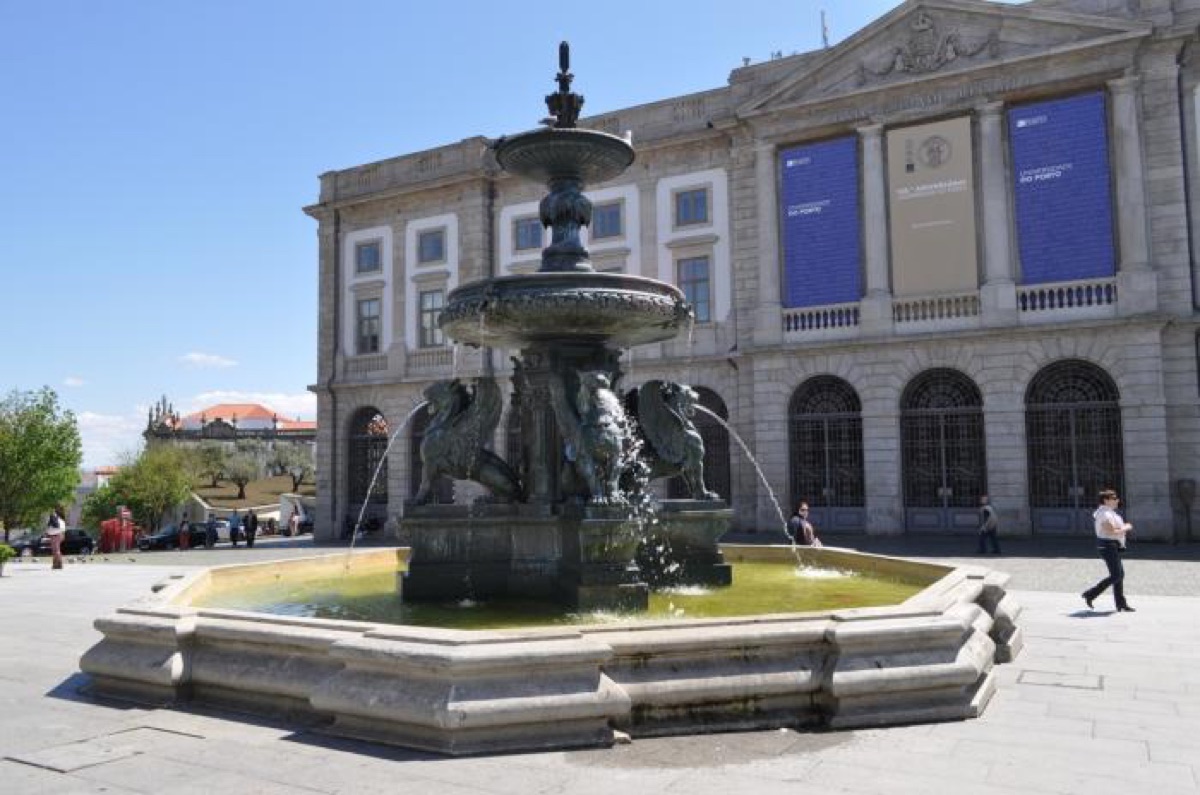 Fonte dos Leões meeting point in Porto